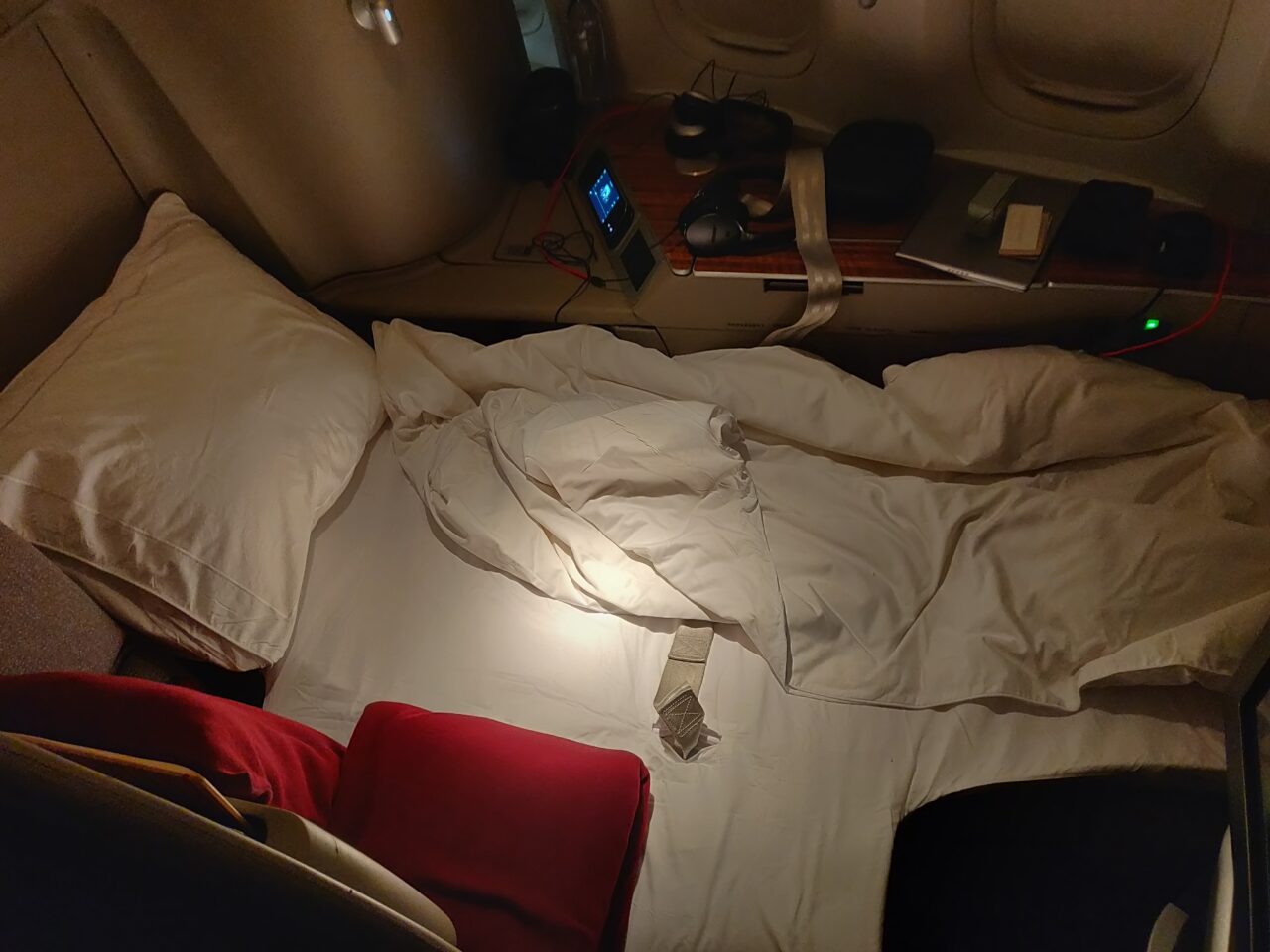 Cathay Pacific B777-300 First class Full Flat Bed 