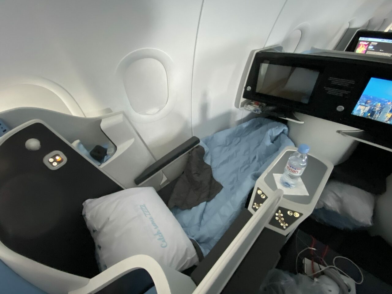La Compagnie A321LR seat in bed mode