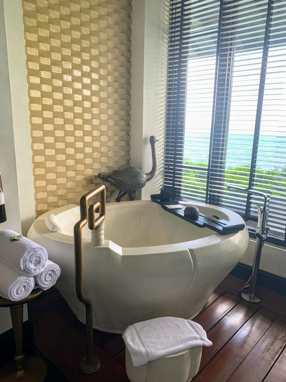 InterContinental Sun Peninsula hotel bathtub