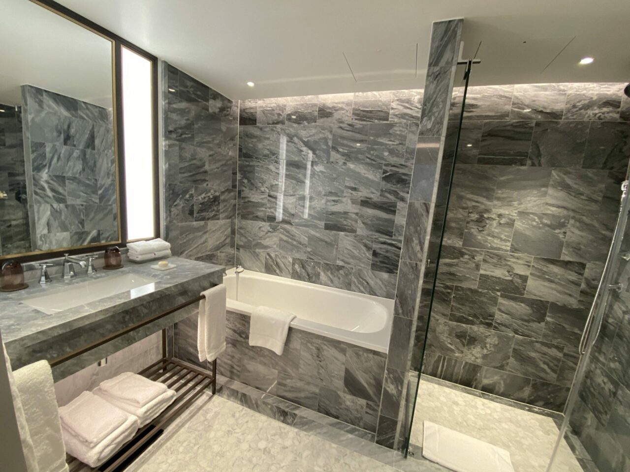 Biltmore Hotel Mayfair Bathroom
