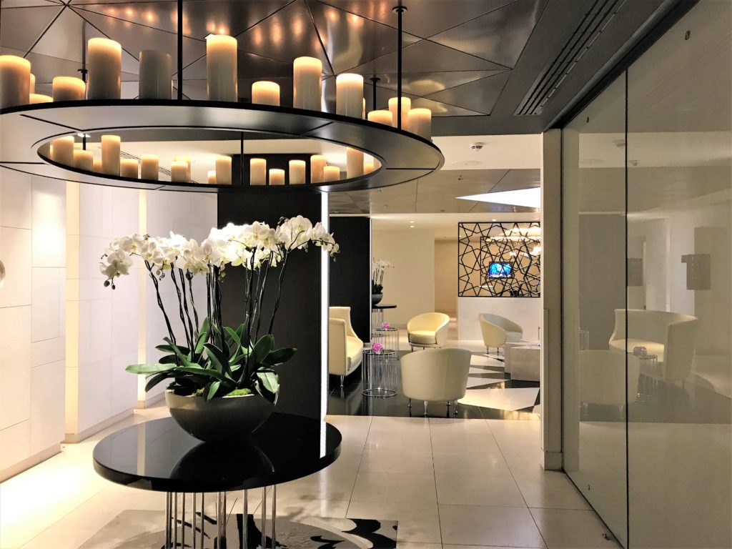 Qatar London Heathrow T4 Premium lounge business first class review Qatar London Heathrow T4 Premium lounge business first class review