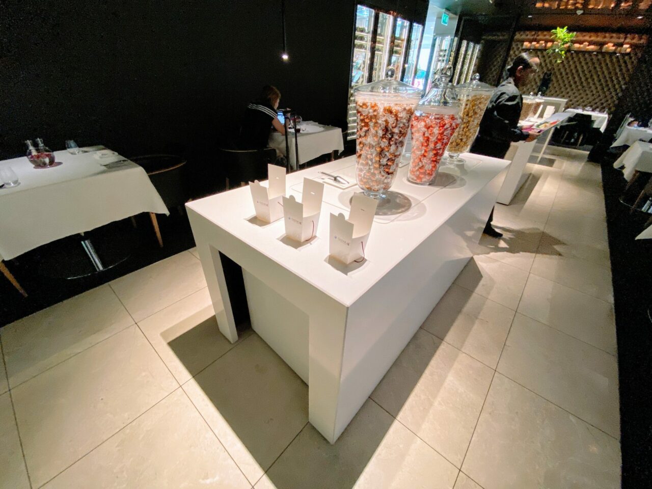 Qatar Plaza Premium Lounge free lindt chocolates 