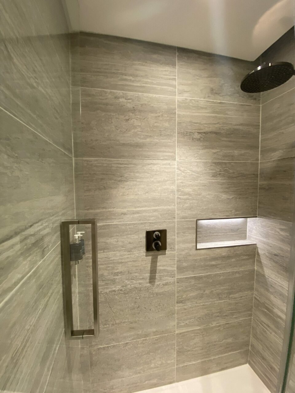 British Airways lounge Johannesburg Shower Suite