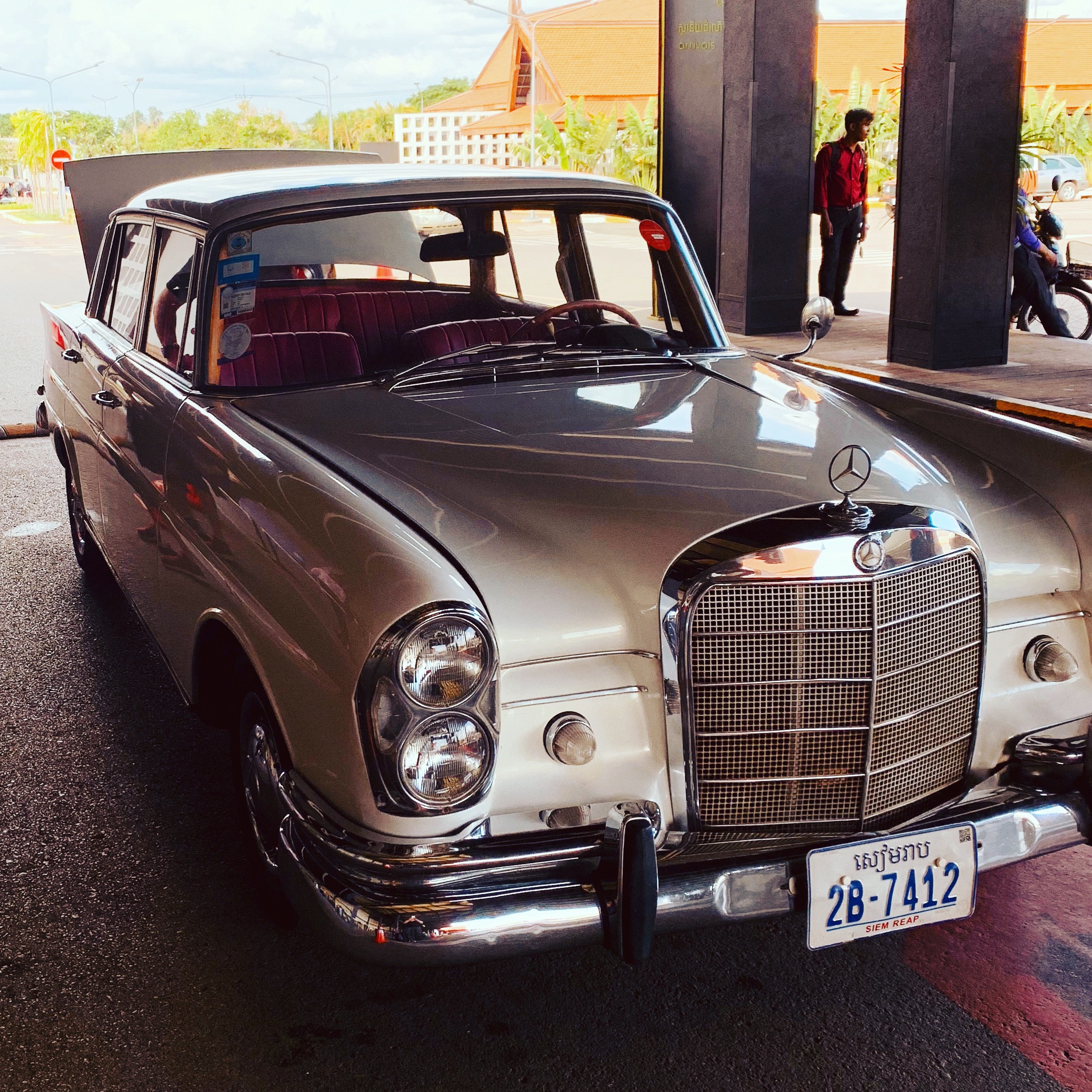 Vintage Mercedes Airport pick up (Viroth_s)