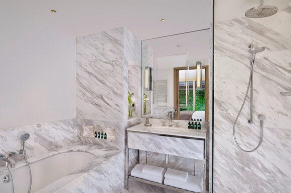 The Langley A Luxury Collection hotel Bathroom