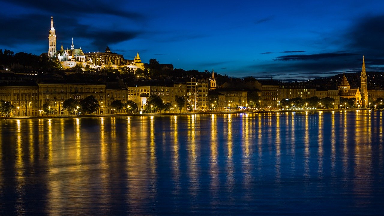 BLACK FRIDAY - Budapest