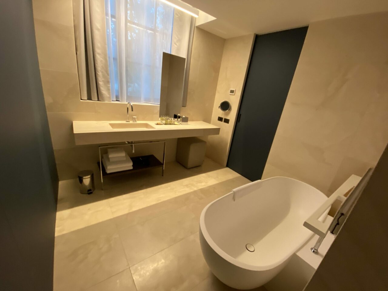 Hilton Lake Como bathroom