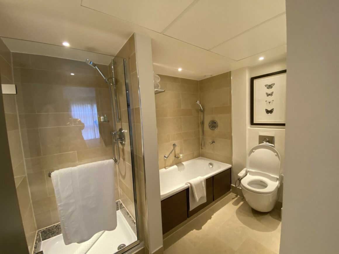 Hyatt Regency London - The Churchill hotel Bathroom