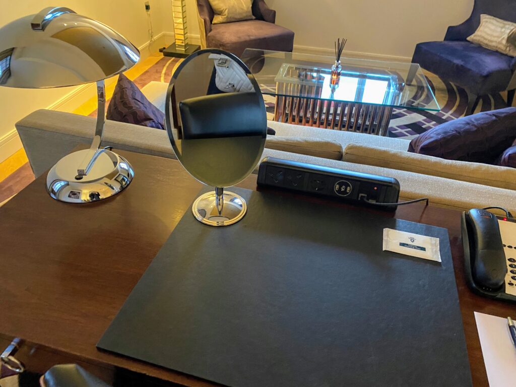 Sheraton Grand London Park Lane Table