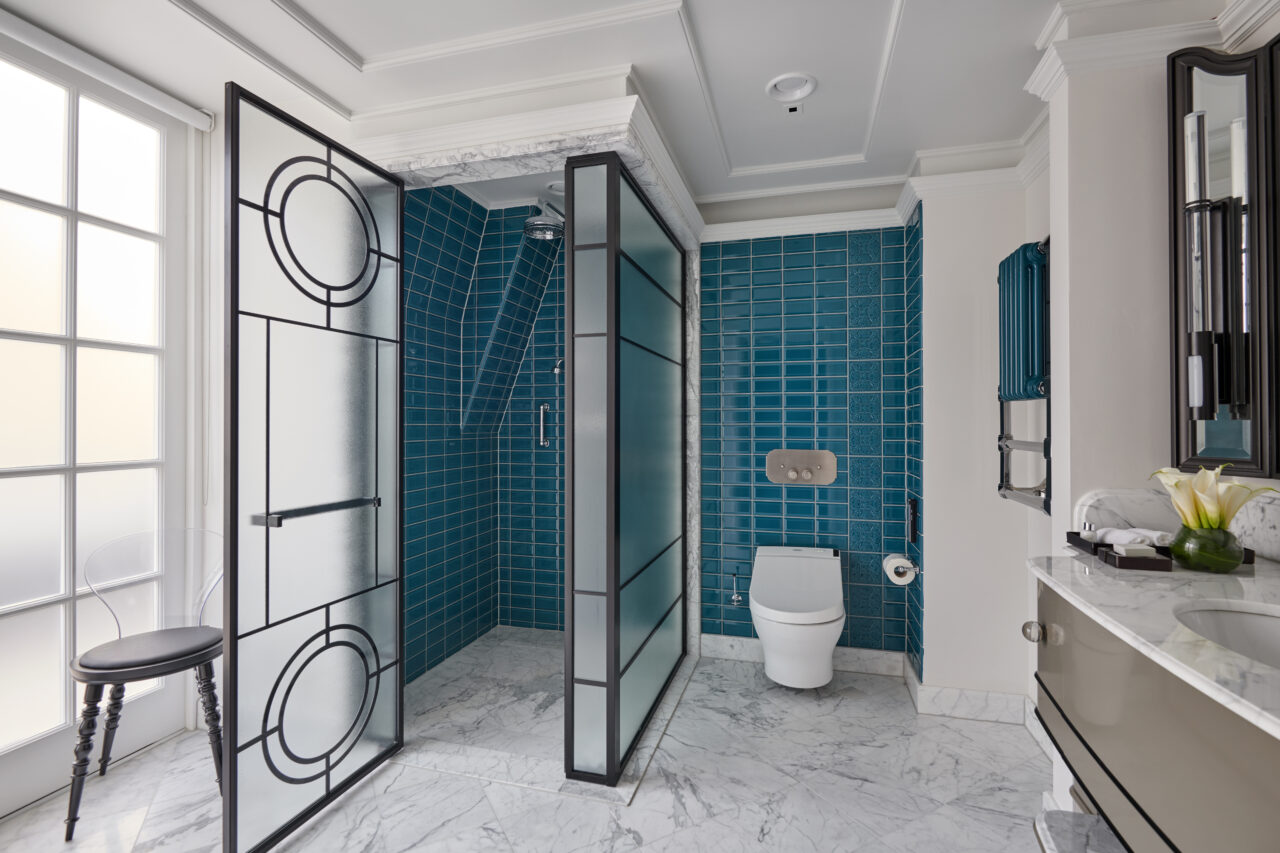 King Premium Suite Bathroom at Great Scotland Yard Hotel London 
