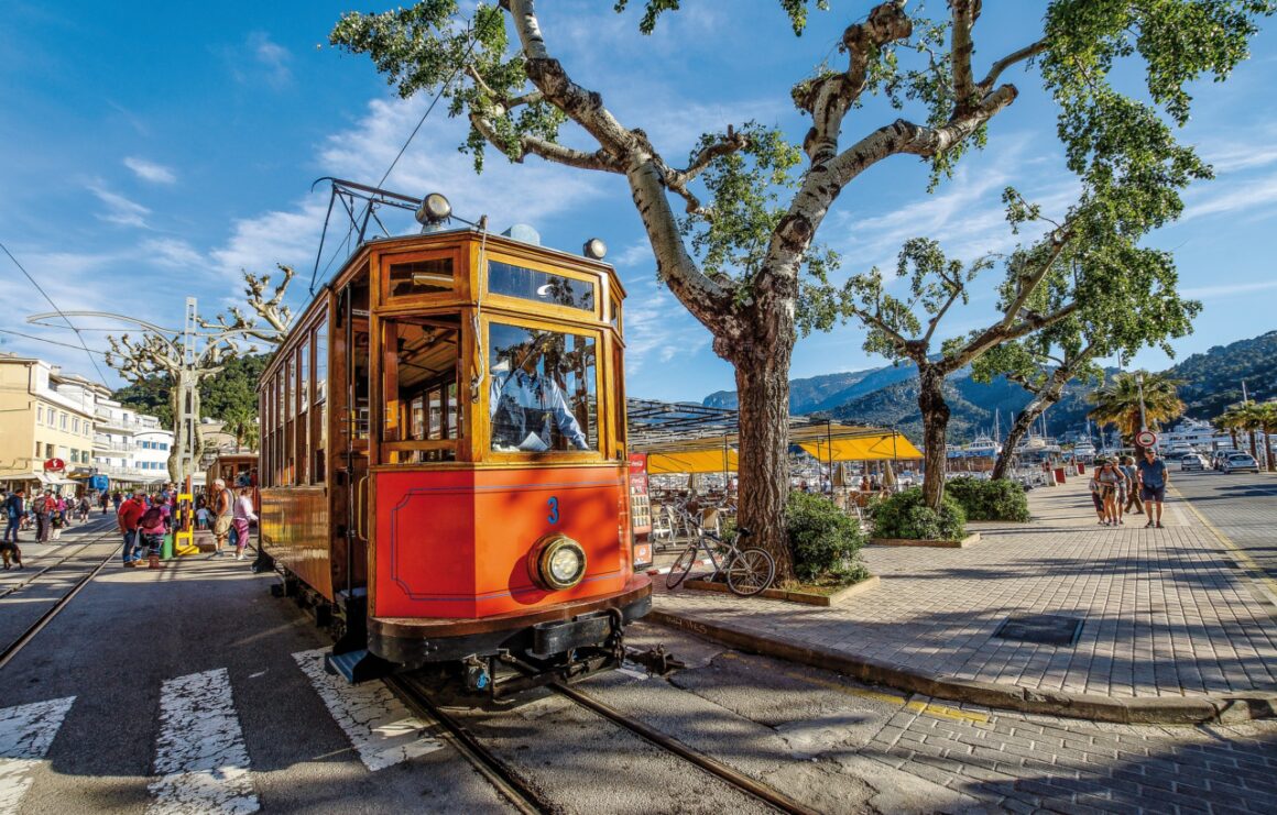 Tram in Port Soller