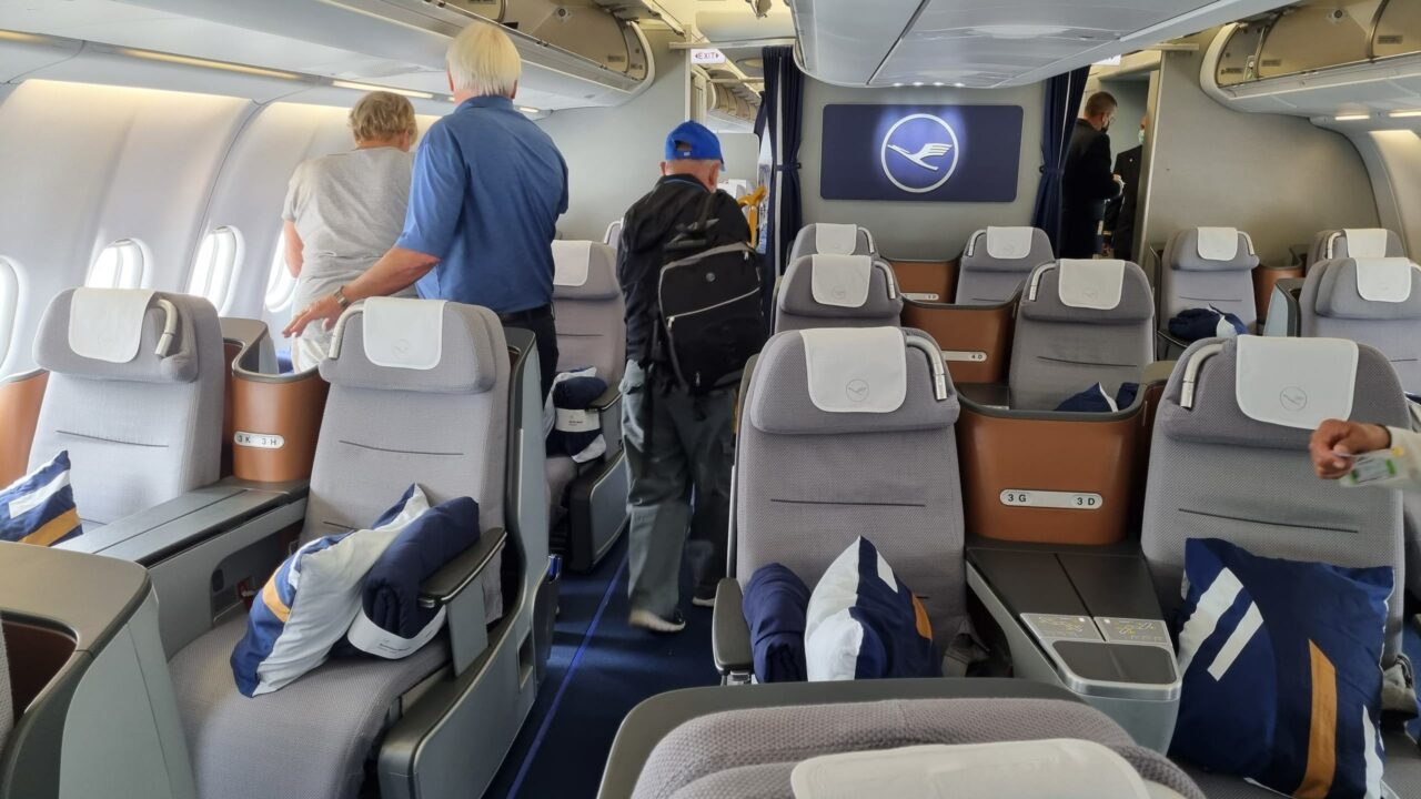 Lufthansa A350 business class seats