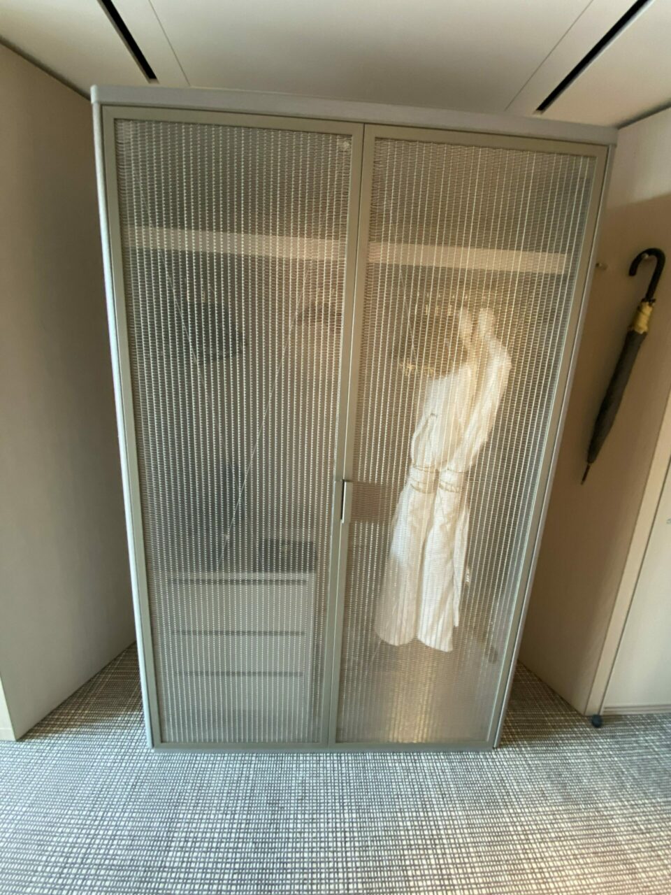 Pan Pacific Hotel London wardrobe