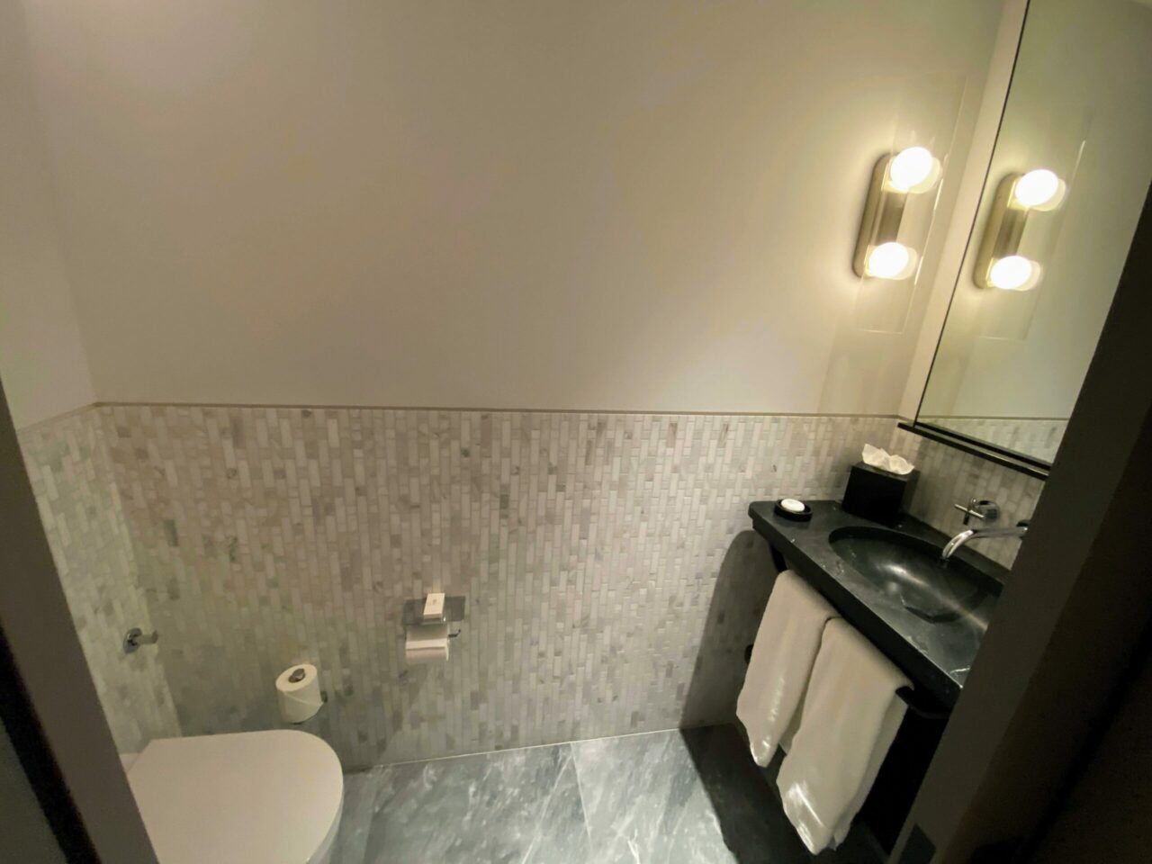 Guest Bathroom at Pan Pacific Hotel London