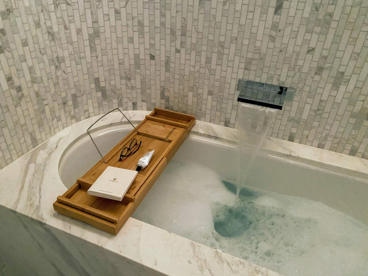 bathtub at Pan Pacific Hotel London
