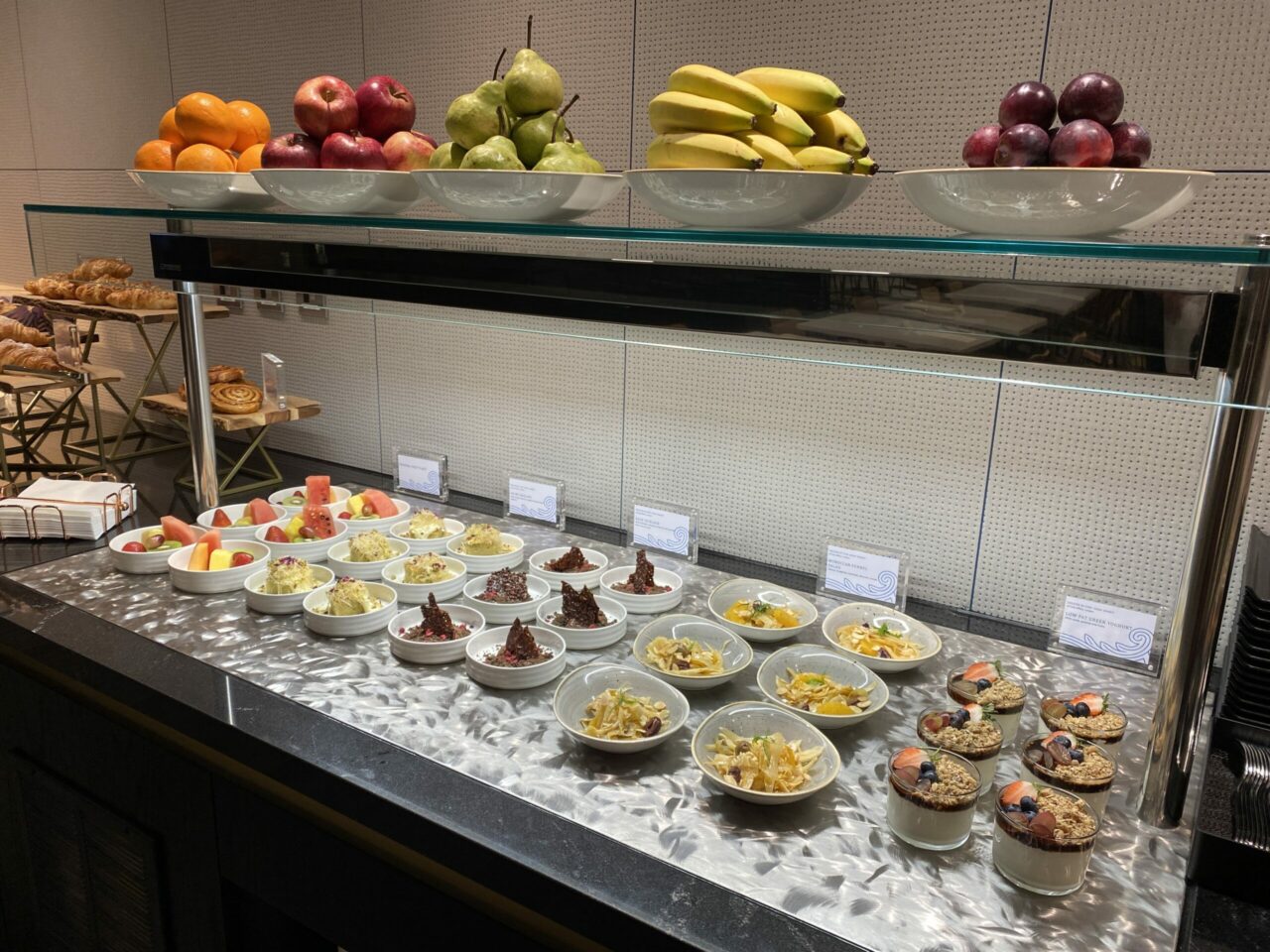 Desserts, fruit and yogurt parfait