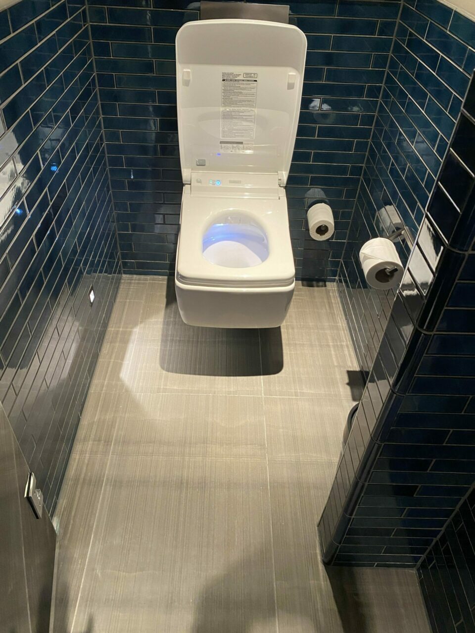 The Londoner hotel toilet 