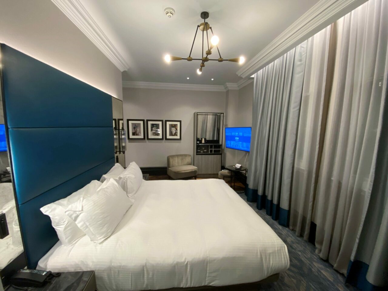 The Dixon hotel Bedroom