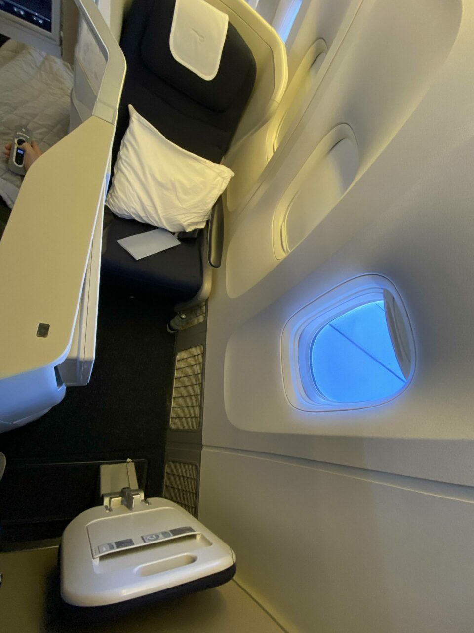 British Airways Club World B777-300ER seat look 