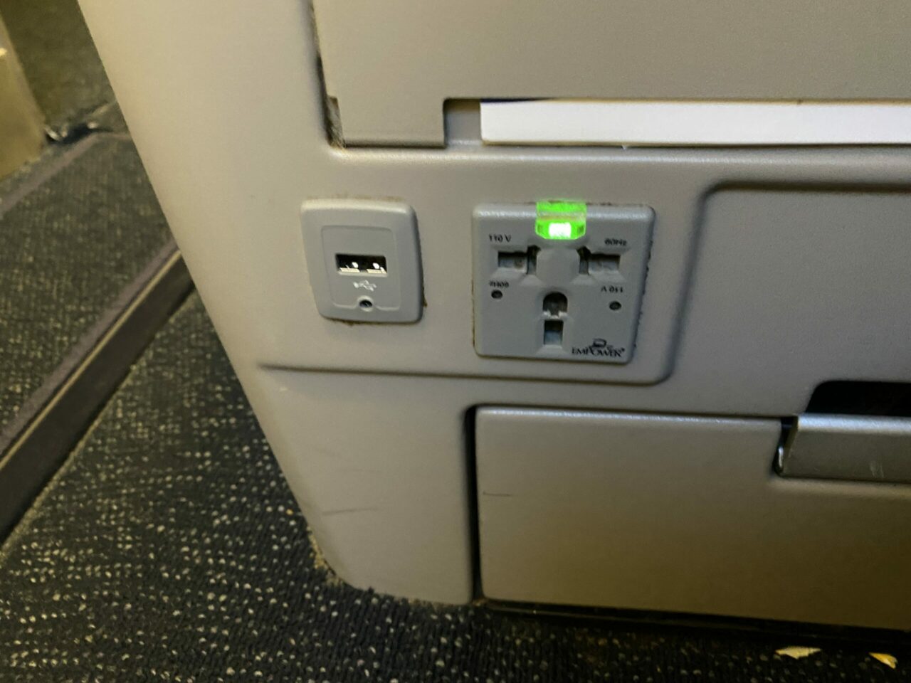 British Airways Club World B777-300ER seat socket 