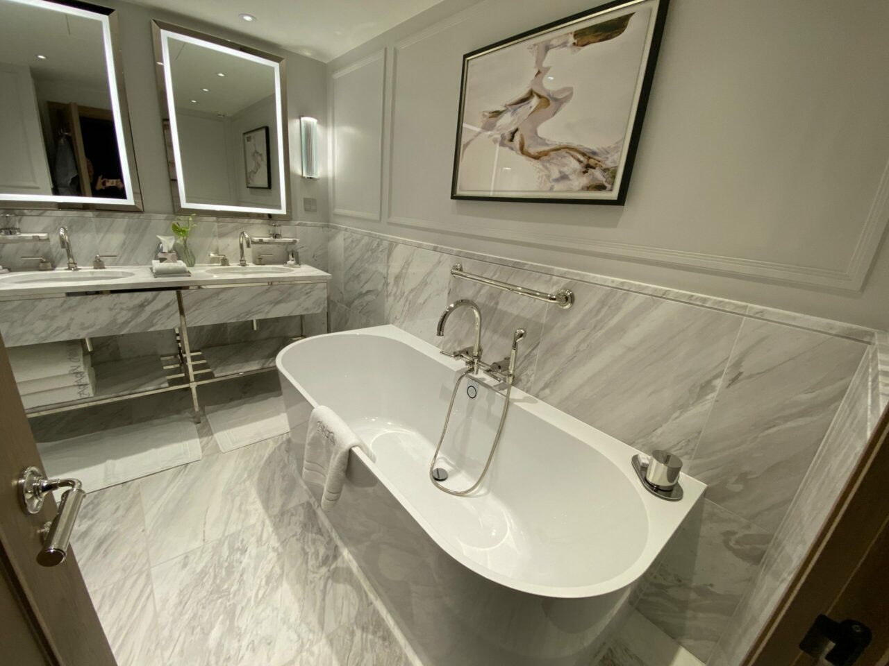 The Carlton Tower Jumeirah Junior Suite Bathroom 