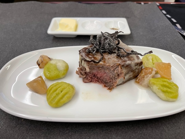JAL B787 revie wagyu beef main course 