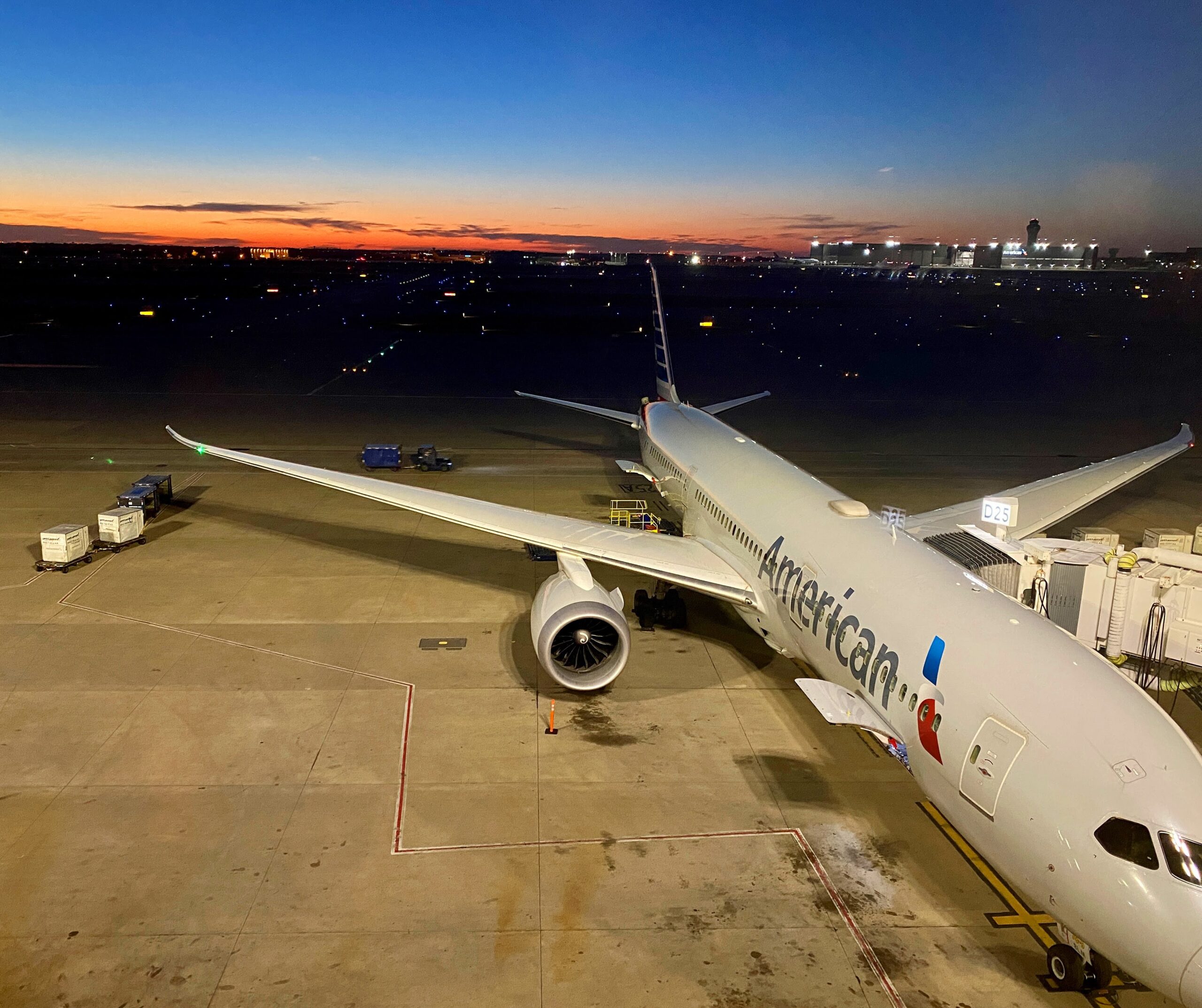 American Airlines Domestic First B737-800 Las Vegas to Dallas review -  Turning left for less