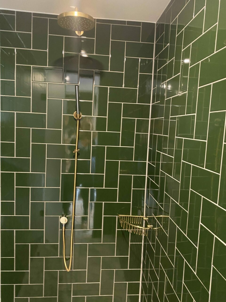 nHow London hotel shower room 