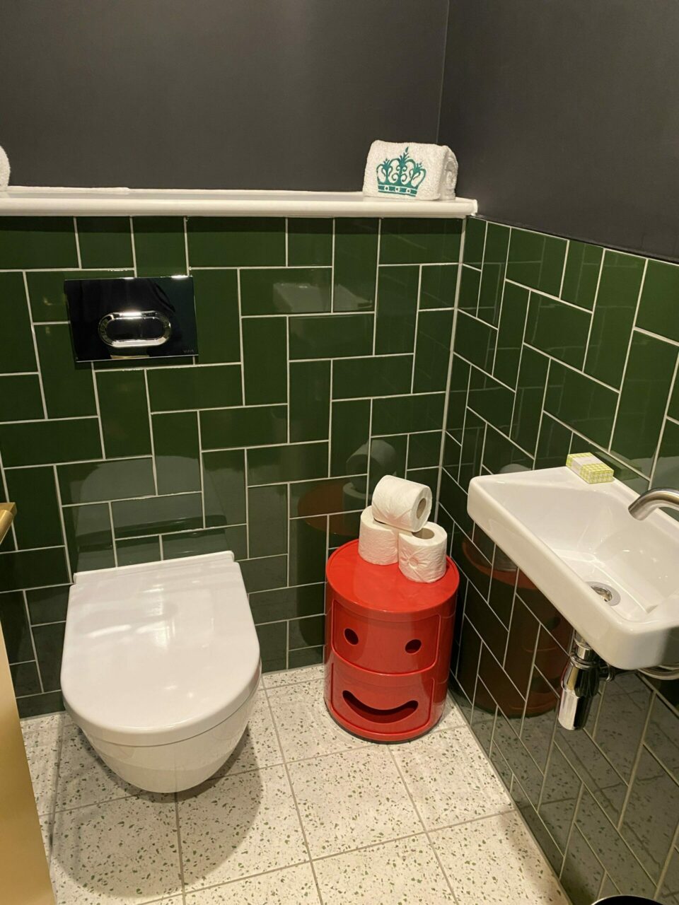 nHow London hotel bathroom