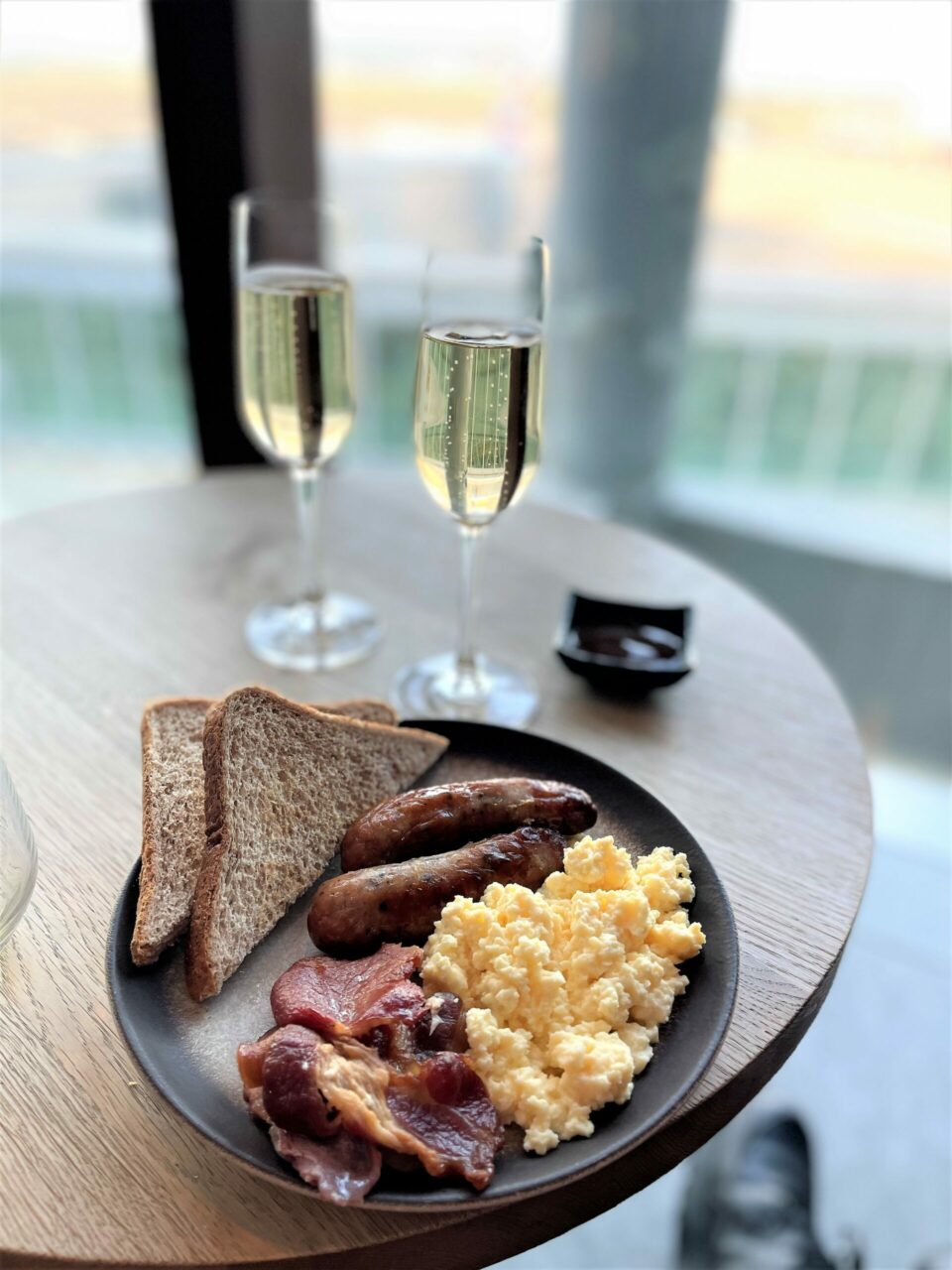 English breakfast with champagne