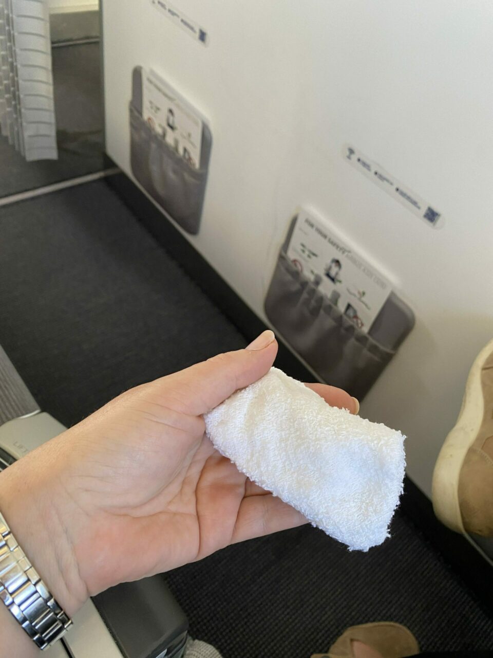 Finnair A321 short haul business class hot towel 