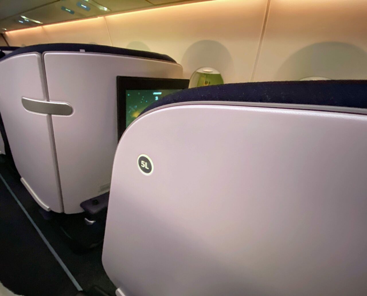 Finnair new A350 business class "AirLounge" non-reclining seats cabin 