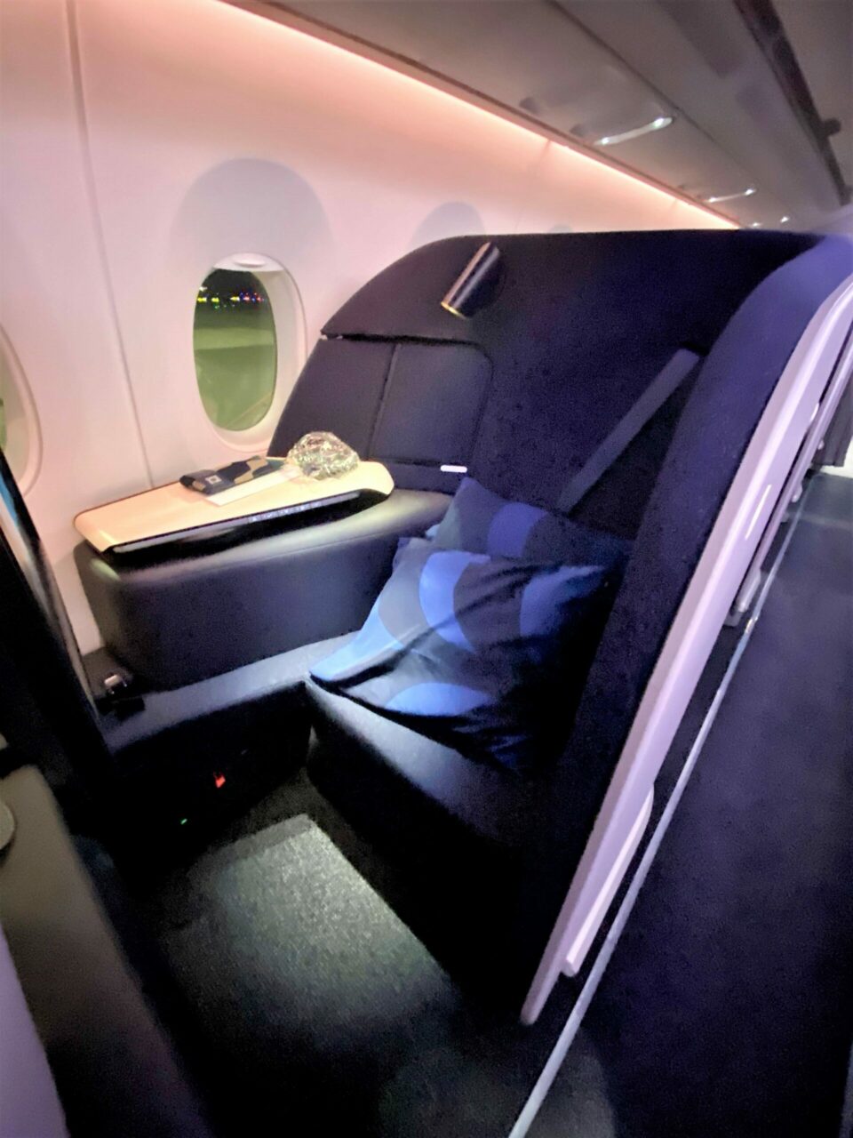 Finnair new A350 business class "AirLounge" non-reclining seats without the leg rest 