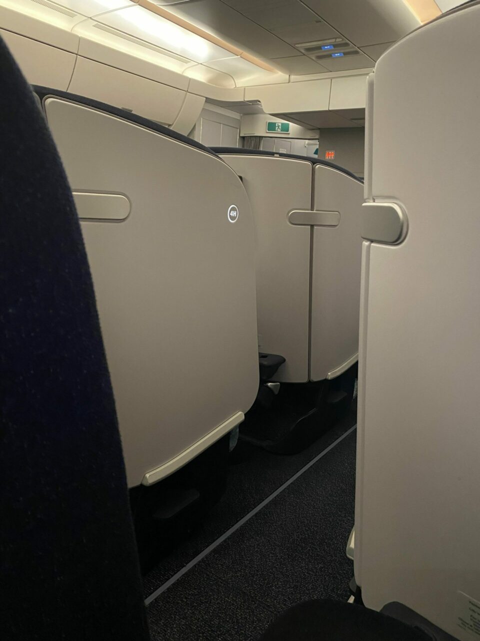 Finnair new A350 business class "AirLounge" non-reclining seats 