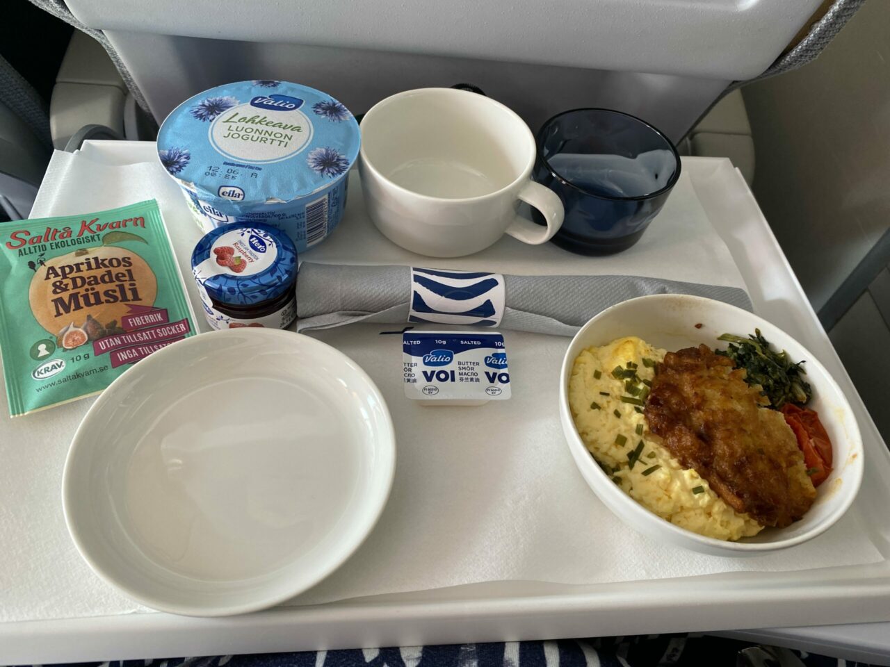 Finnair A321 short haul business class Breakfast 