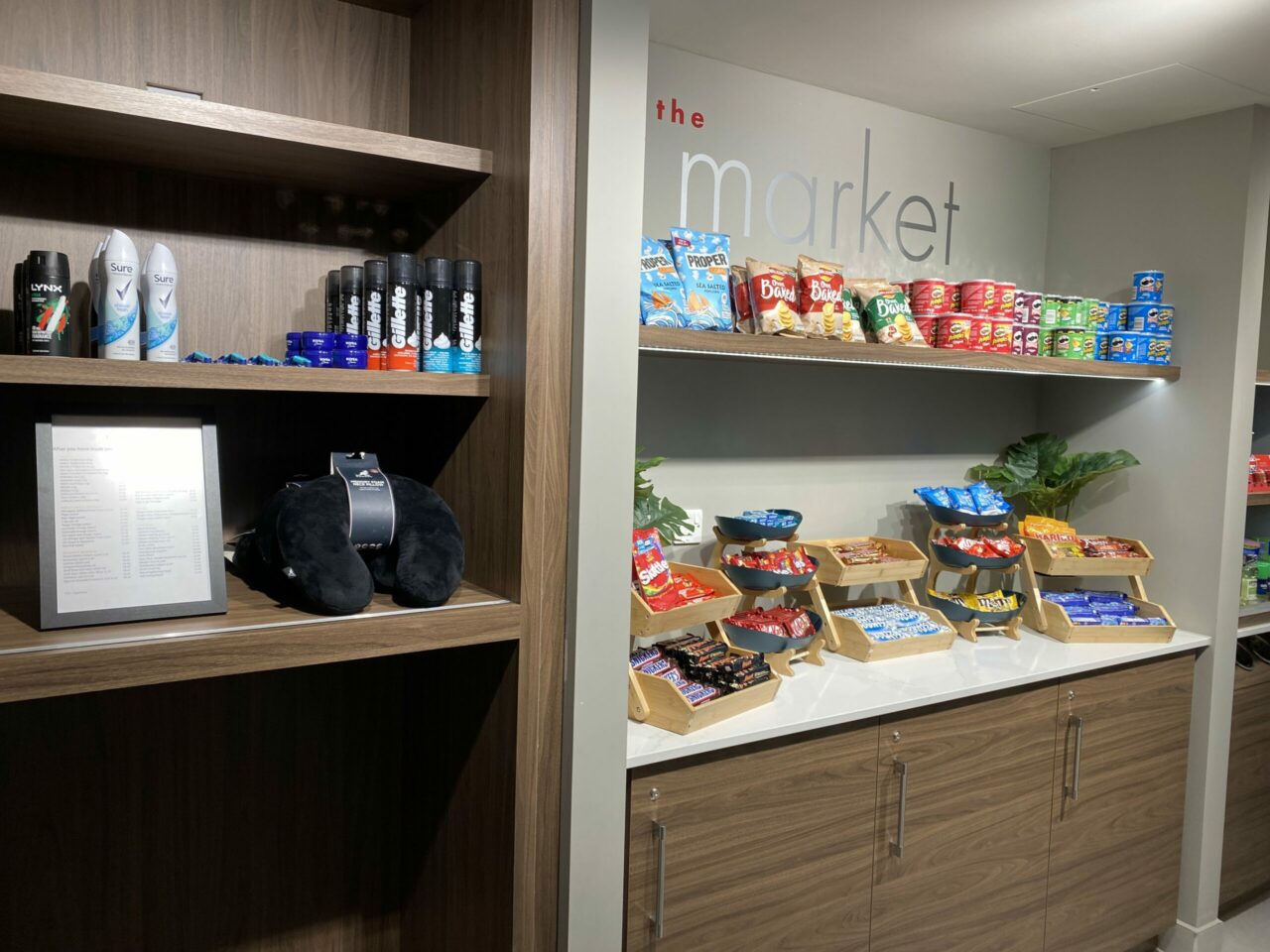 shop in Courtyard by Marriott London Heathrow Hotel reception