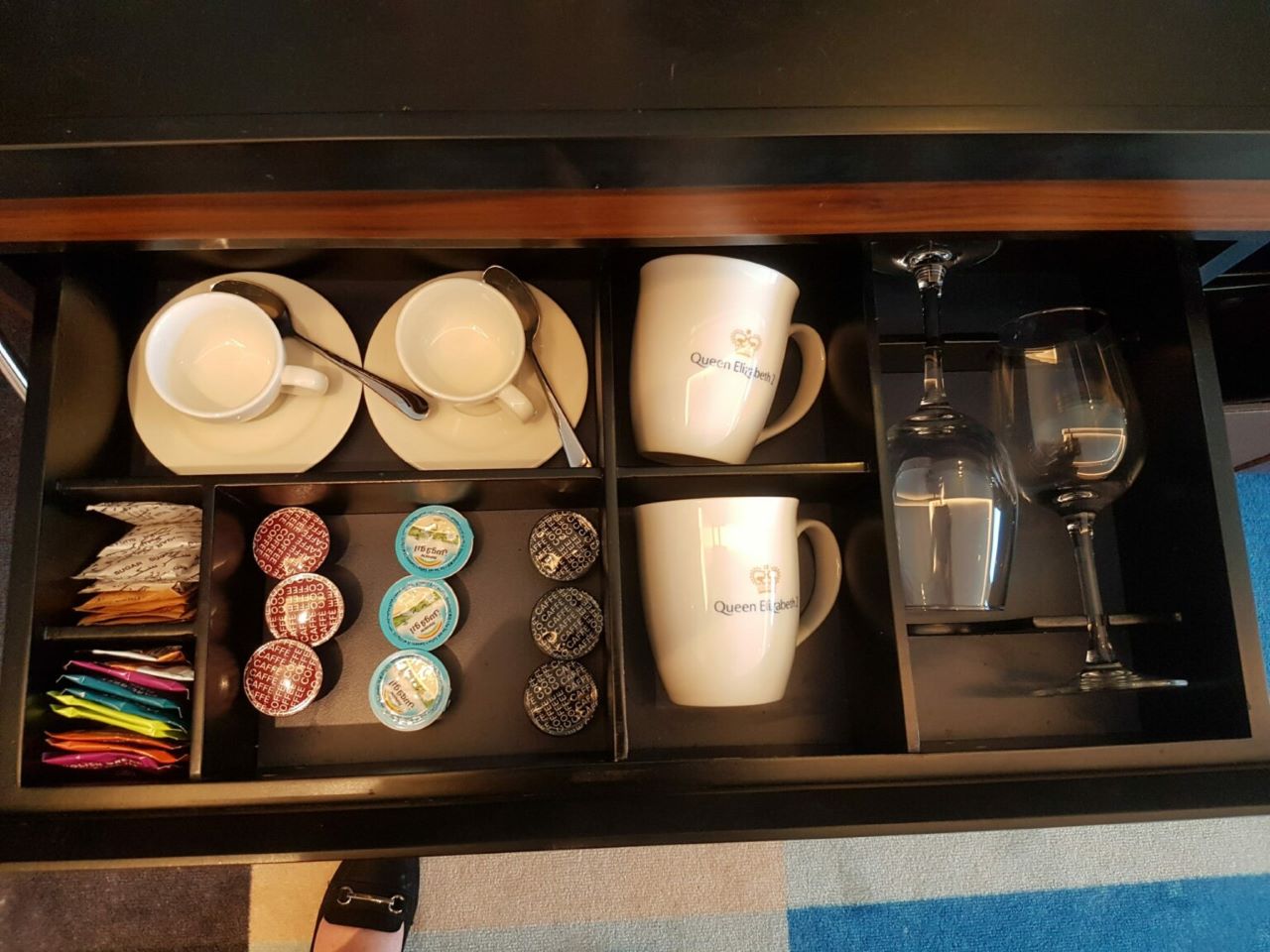  QE2 hotel Dubai cups and saucer 