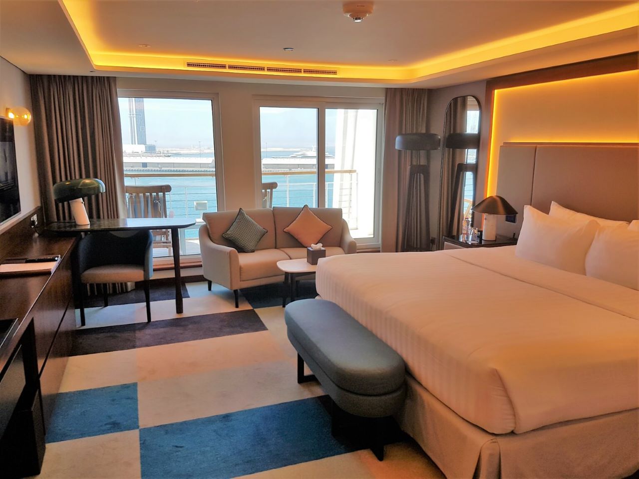  QE2 hotel Dubai room 