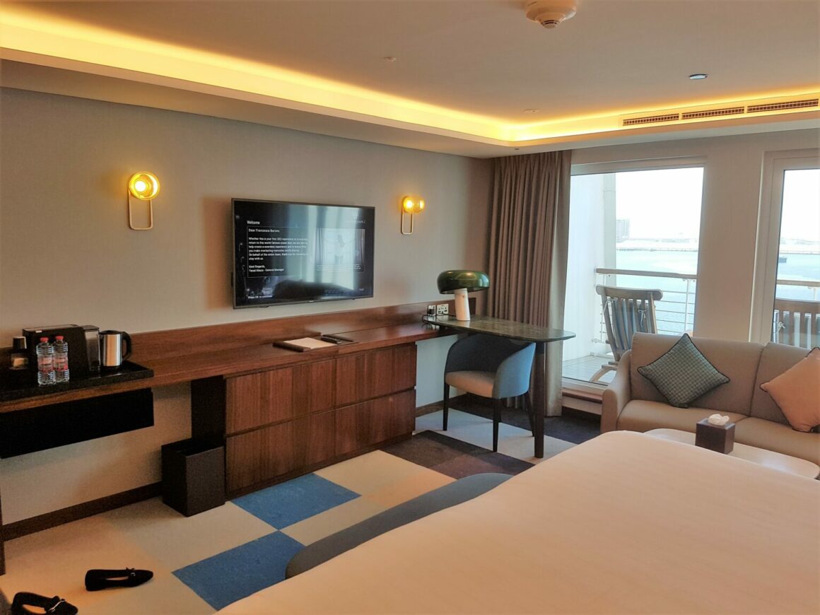 QE2 hotel Dubai suite 