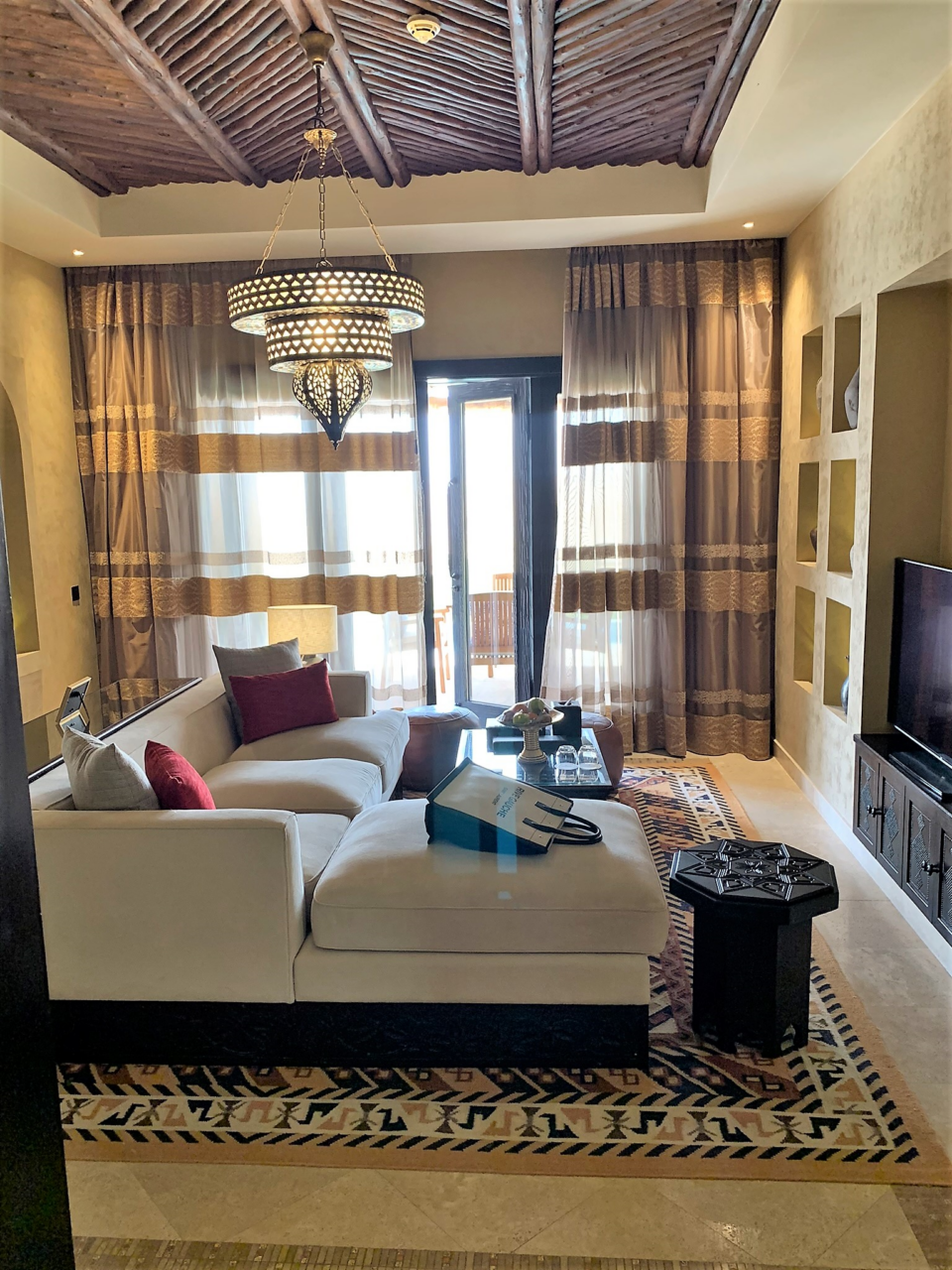 Qasr Al Sarab room