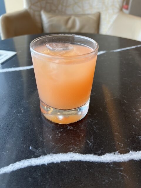 Cocktail in Singapore Airlines lounge - a nice touch
