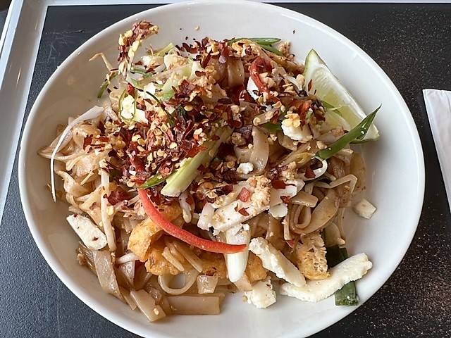 pad thai noodles - Singapore Airlines lounge