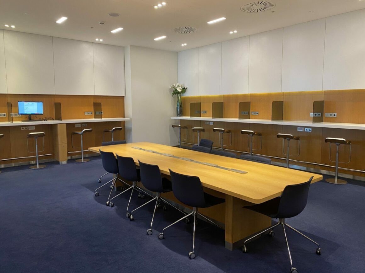 large work area in Lufthansa lounge  