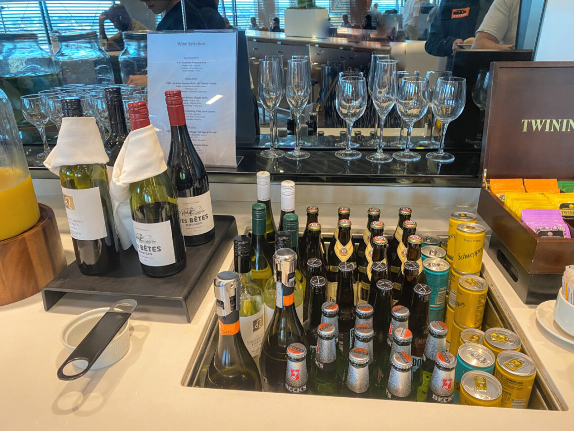 Lufthansa lounge alcohol drinks 
