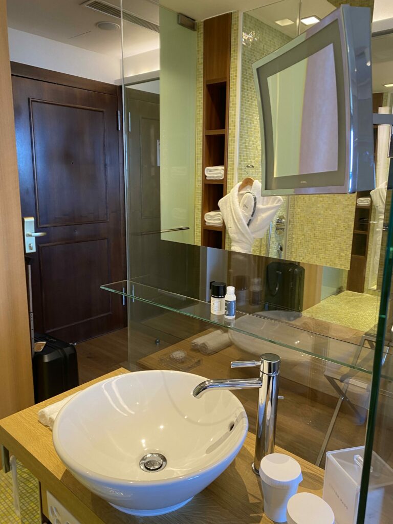 Hotel Metropole review sink 