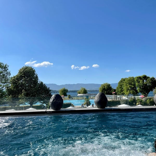 Bain Bleu, Geneva is the perfect summer break