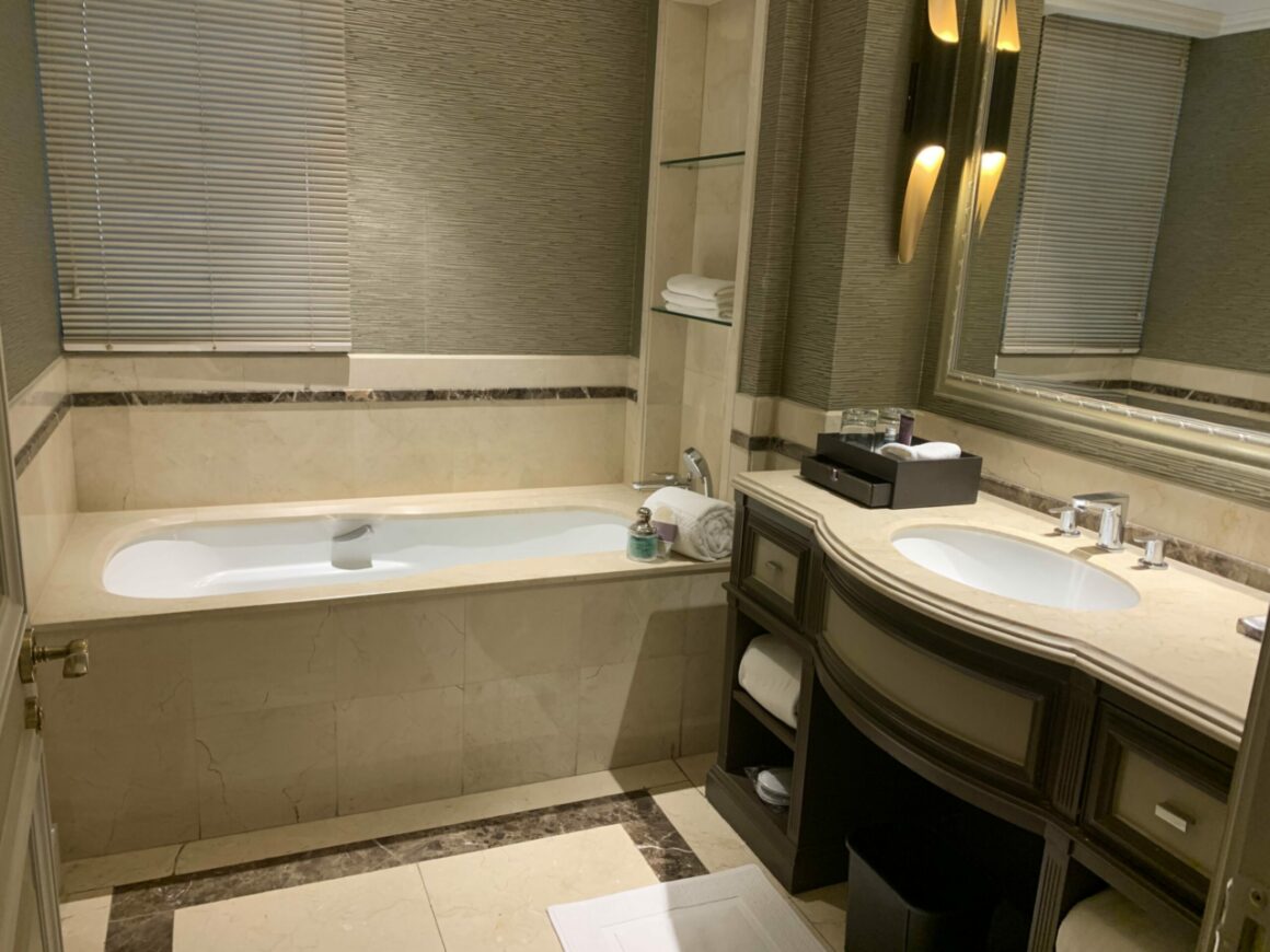 Ritz-Carlton Hotel Santiago Bathtub