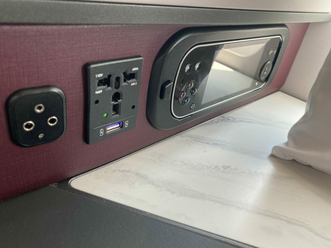 Qatar Airways' new B787-9 business class Premium Suite socket 