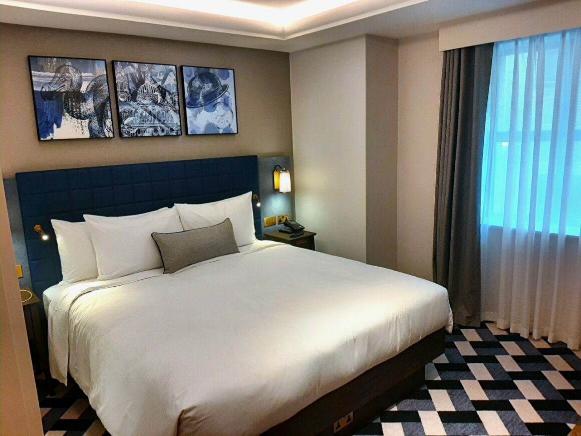 New Curio hotel by Hilton room 