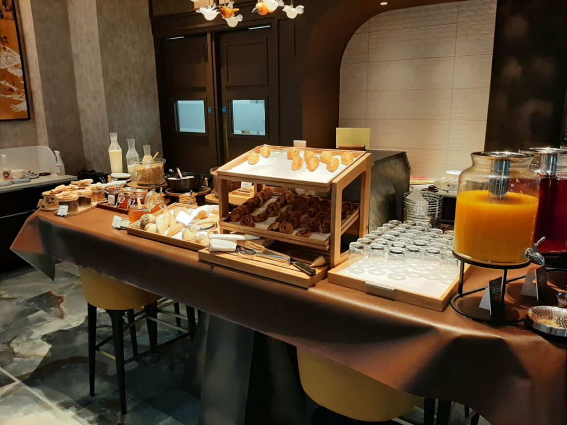 New Curio hotel by Hilton Buffet 